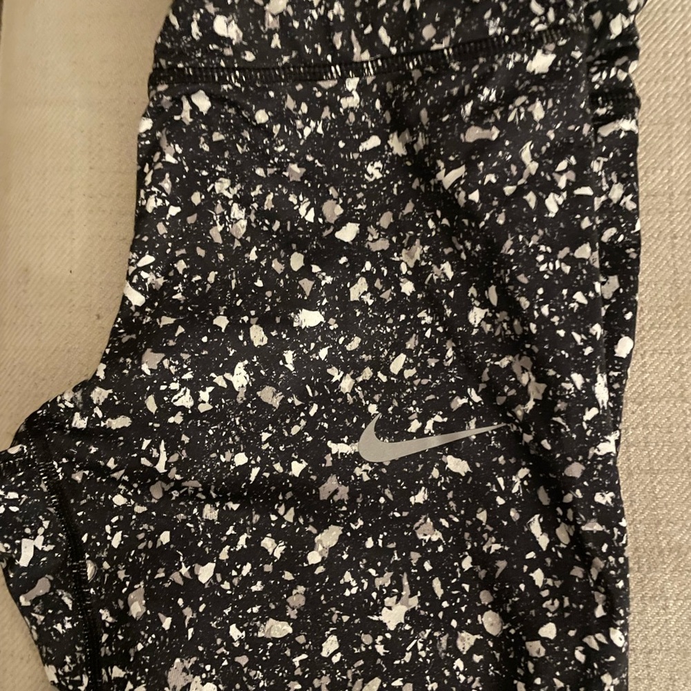 Nike women’s Capri women’s leggings size medium